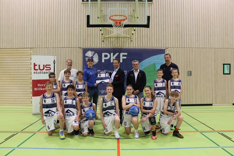 Mannschaftsbild Basketball Kinder mit Sponsoren