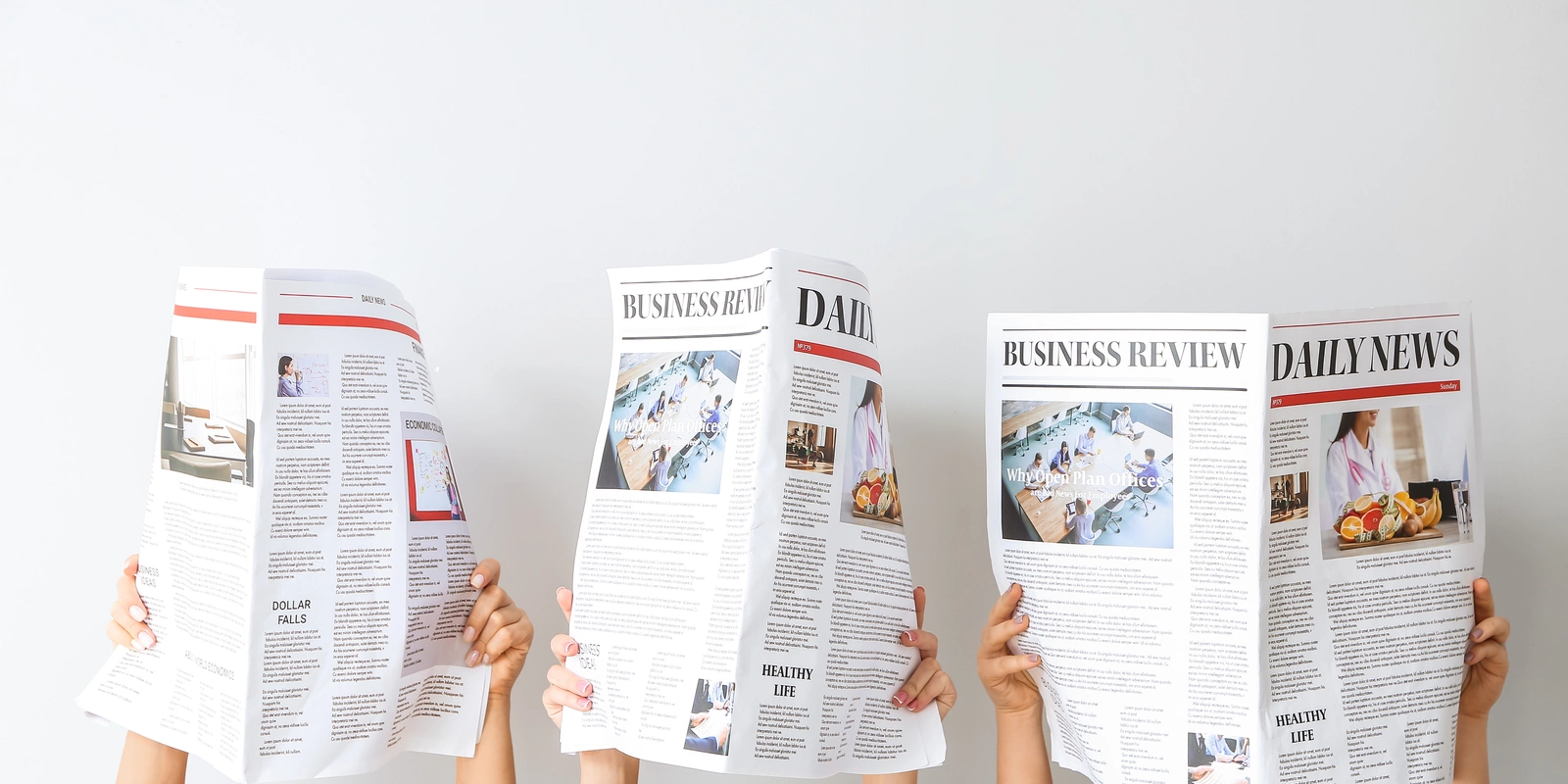 Bild von 3 aufgeschlagenen Zeitungen