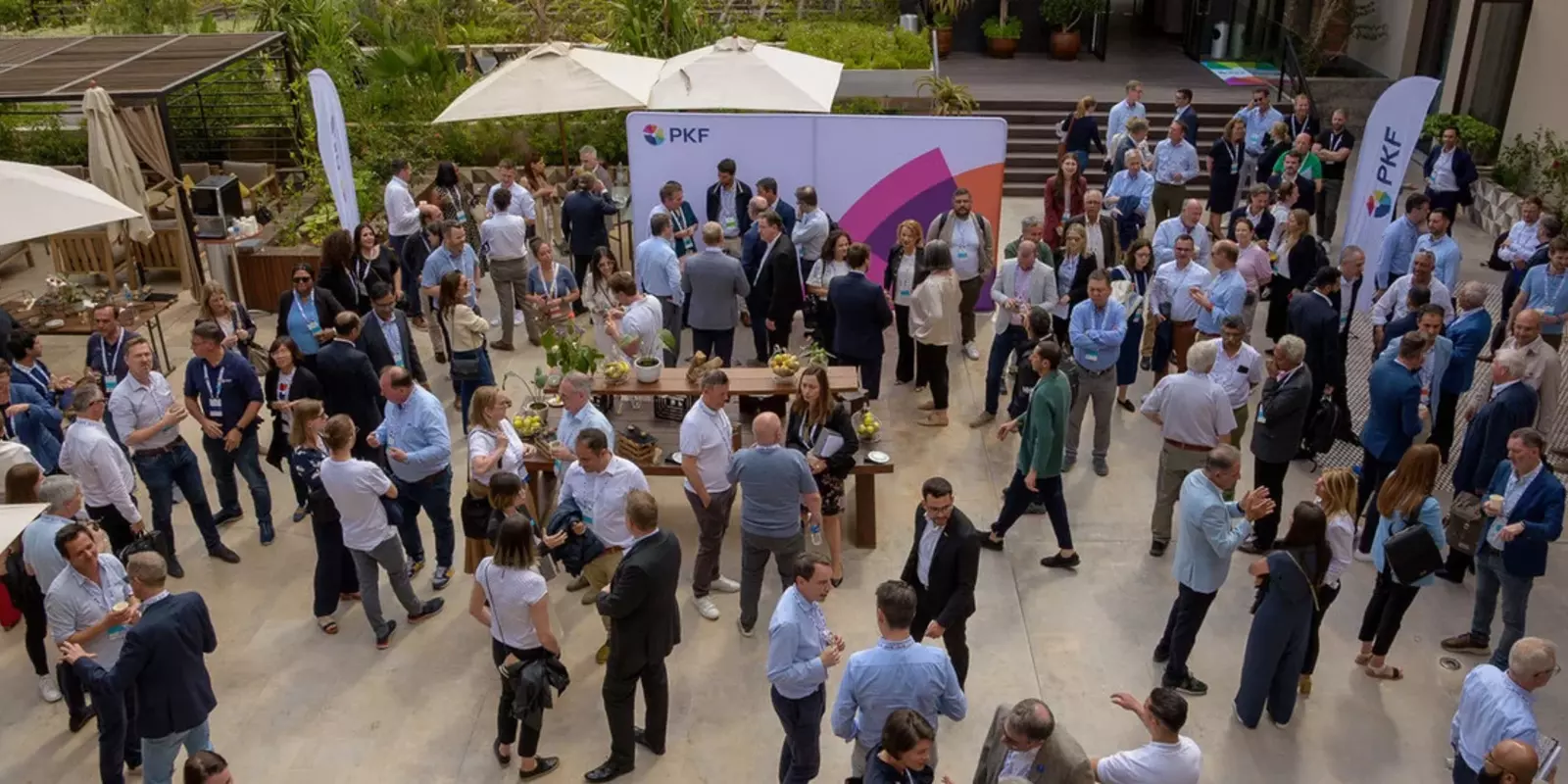 Viele Menschen bei einem Event