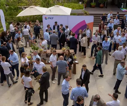 Viele Menschen bei einem Event