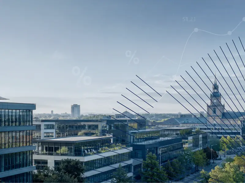 Stadtansicht mit modernen Bürogebäuden, Rathaus und dezenten grafischen Linien sowie Prozent- und Diagrammelementen zum Thema Gewerbesteuer.
