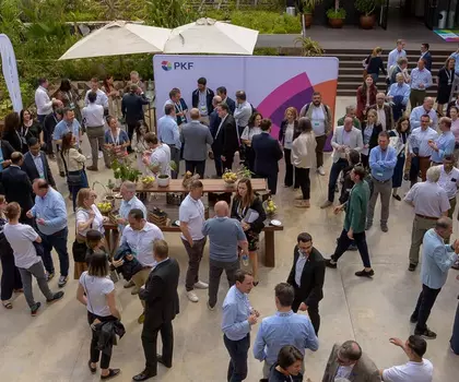 Viele Menschen bei einem Event